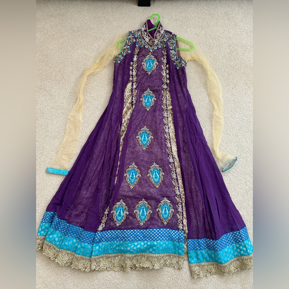 Indian style Pakistani style dress. Purple gold sequin size medium.